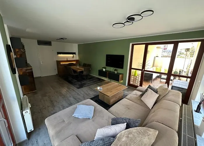 Fhv01 - 100m² 6 Personen Garten Und Terrasse 2x Wc アパート Taucha